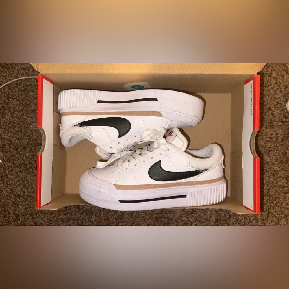Nike court legacy lift in platform